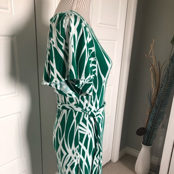 Green & White Print Dress w/ Flutter Sleeves - Picture 8 of 8